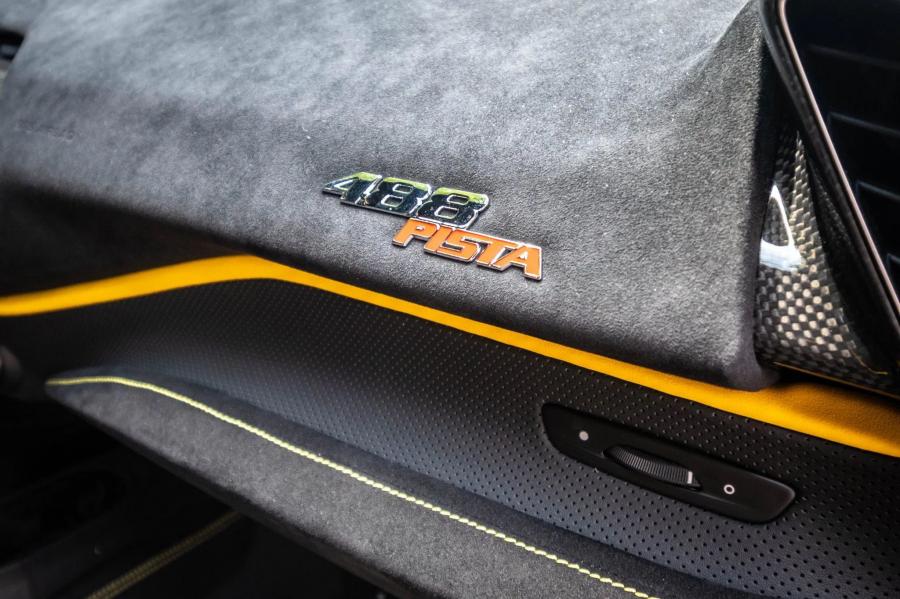 Логотип Ferrari 488 Pista 2019 года  (фото 39 из 53)